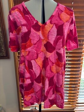 Chico’s Vibrant Pink and Red Women's Short Sleeve T-shirt Size 2 (L/12)
